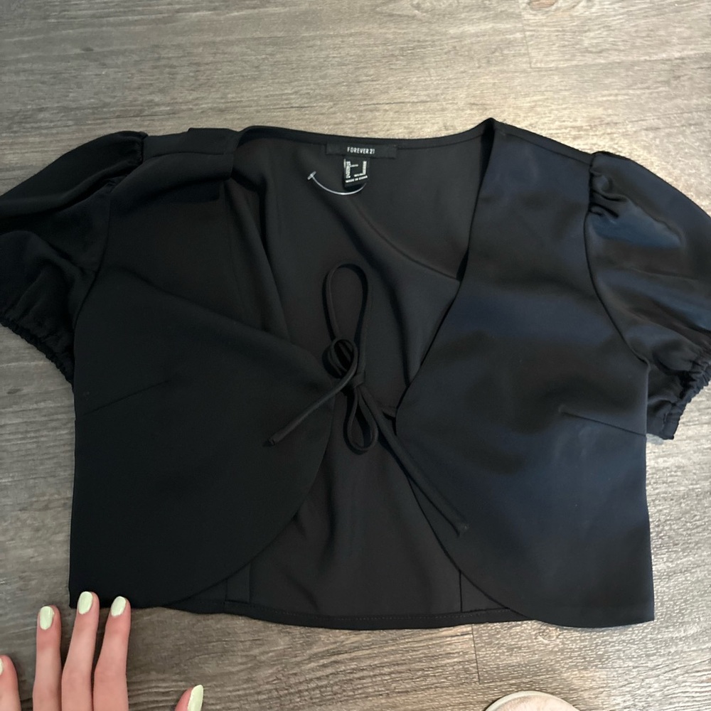 Babydoll front tie crop top with puff sleeves satin